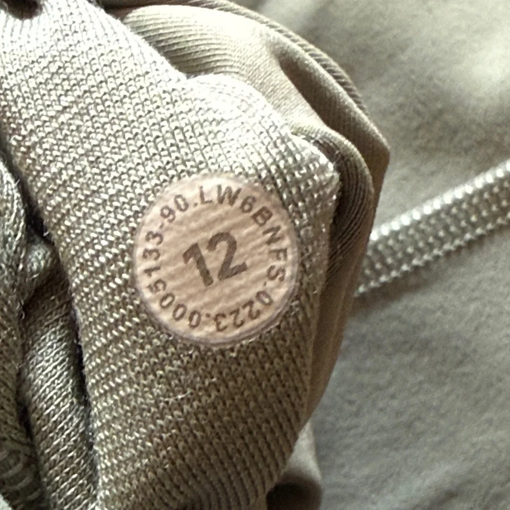 Lululemon sz 12 Wunder Train High-Rise Crop 23